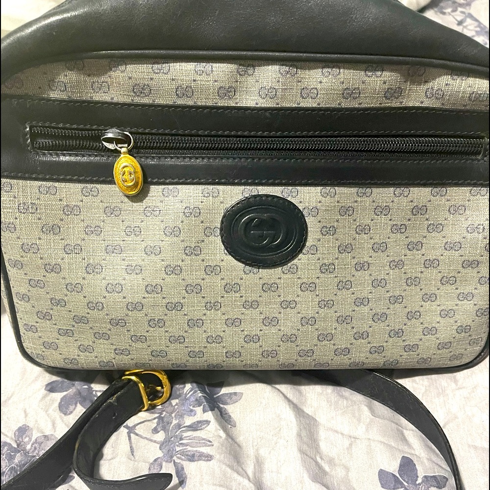 Vintage authentic Gucci crossbody